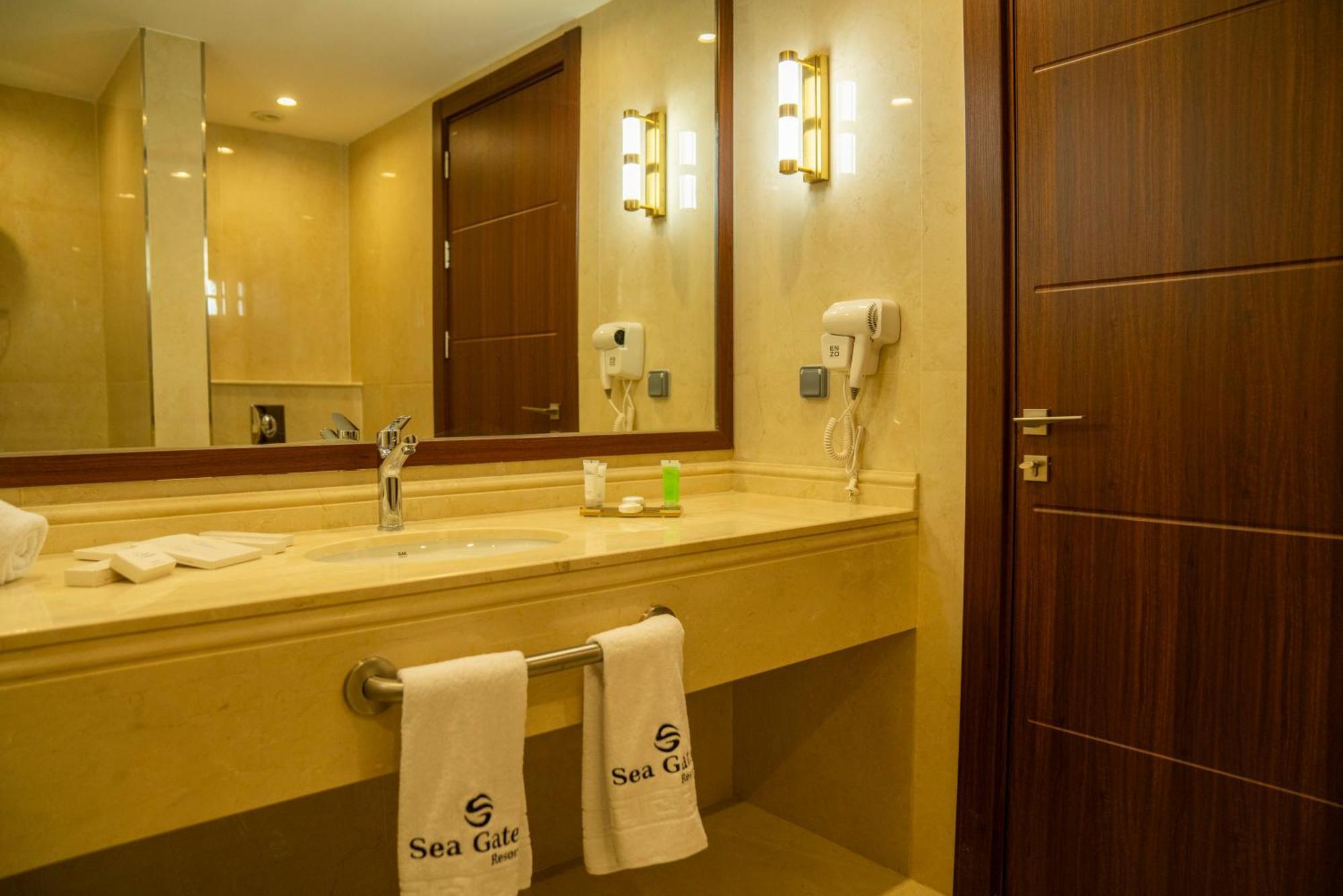 Sea Gate Resort Sweimeh Buitenkant foto